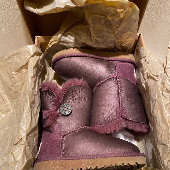 AUTHENTIC UGG ‘Bailey Button Metallic’ boot w/box - Picture 3 of 6